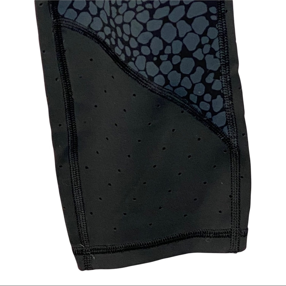 Athleta Crocodile Stealth TruCool Capri Skulptek Medium - Picture 6 of 14